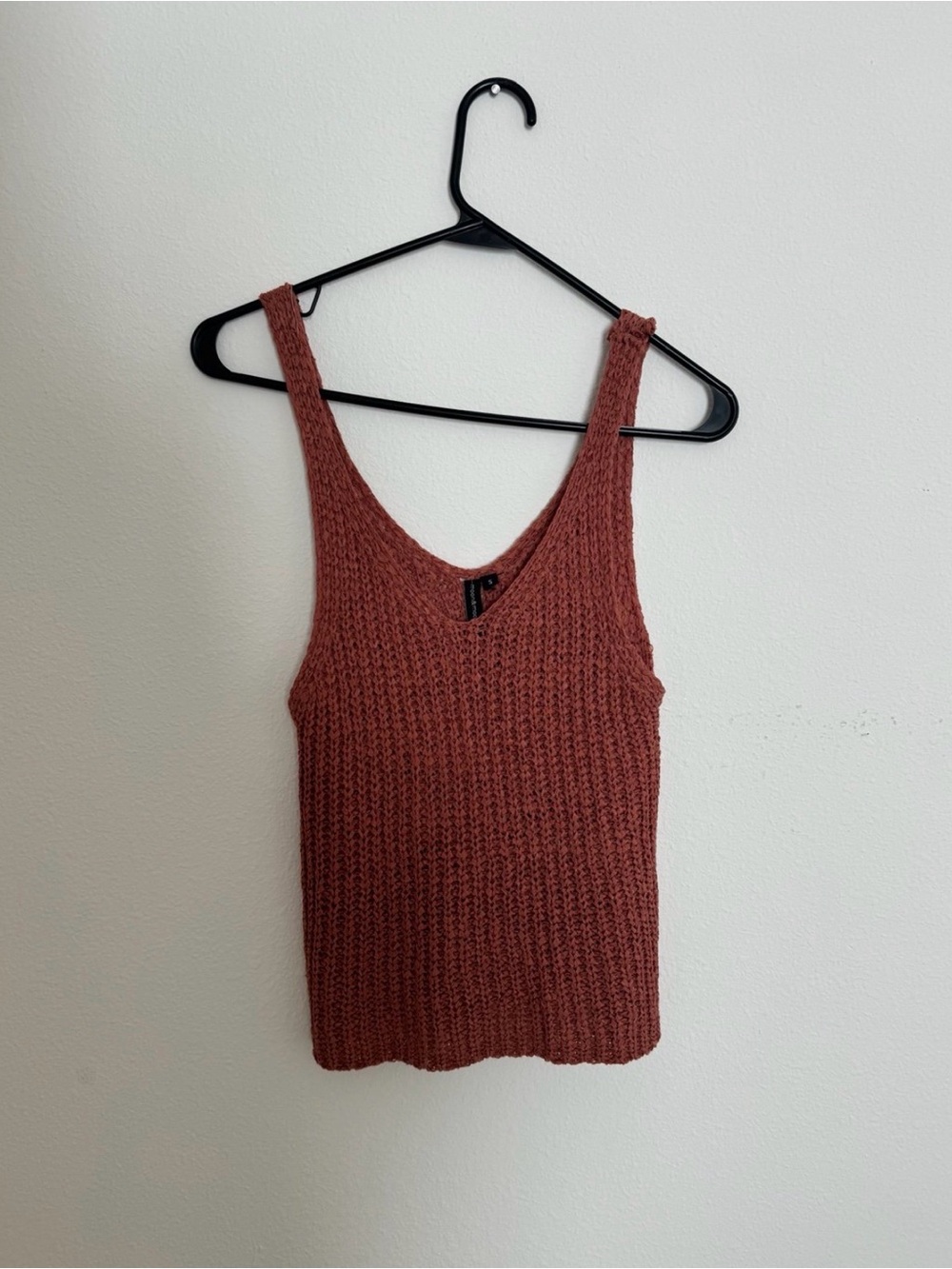 moon & madison Rust Knit V-Neck Tank